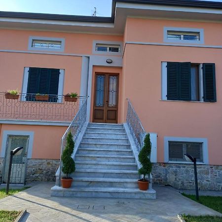 Bnb Villa Melany Vicino Centro Lucca Exterior foto